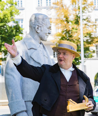 Wiener Fremdenführer/- Innen werden zu sprechenden Statuen