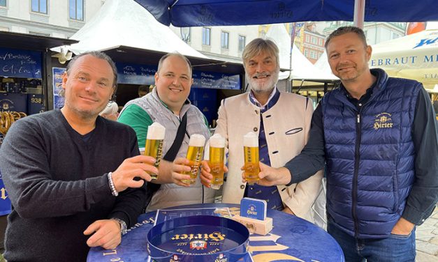 Traditionelles Bierfest am Hof